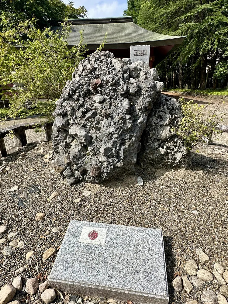 笠間稲荷神社のさざれ石